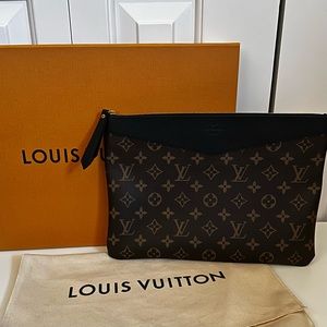 Louis Vuitton LV Daily Pouch Black Monogram